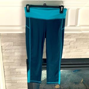 Xersion fitted 3/4 leggings